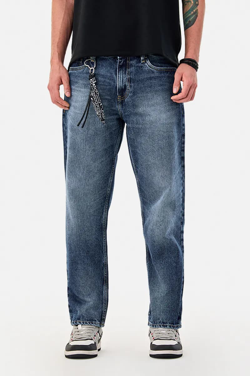 Relaxed Fit Washed Jeans